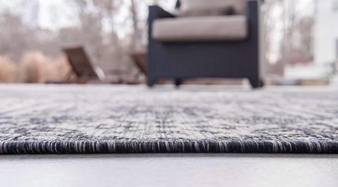 Unique Loom Outdoor Traditional Collection Area Rug - Timeworn (4' 1" Round, Charcoal Gray/ Gray)