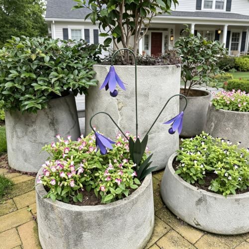 Triple Bluebells Garden Stake with Bell, Durable Metal Flower Outdoor Yard Decoration, Weather Resistant Rustic Handmade Metal Flower Garden Stake for Walkways Patios Lawn, Spring Pathway (Blue)