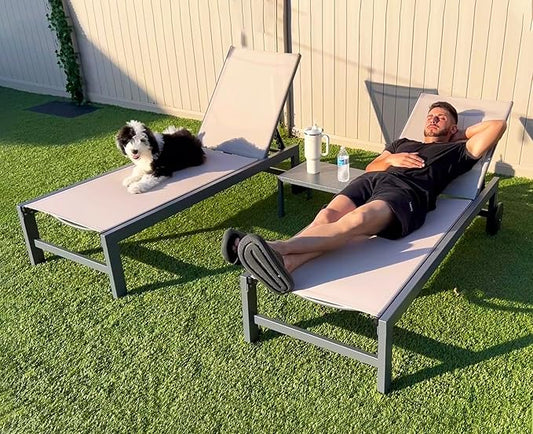PURPLE LEAF Patio Lounge Chair Set for 2 Outdoor Chaise Lounge with Adjustable Backrests and Easy-to-Move Wheels Aluminum Reclining Pool Chair for Outside Yard Poolside Table Included, Sand Beige
