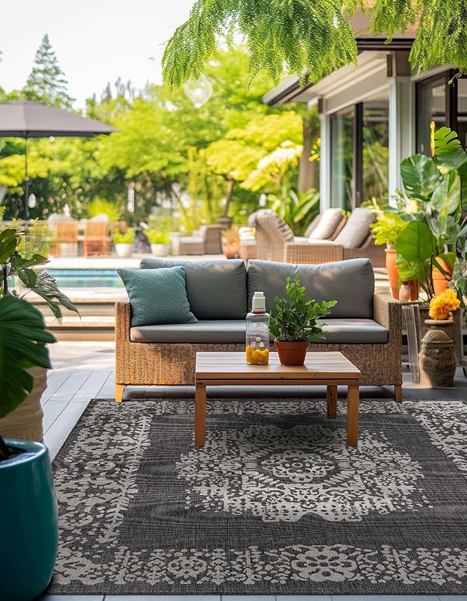 Unique Loom Outdoor Traditional Collection Area Rug - Timeworn (6' 1" Square Charcoal Gray/Gray)