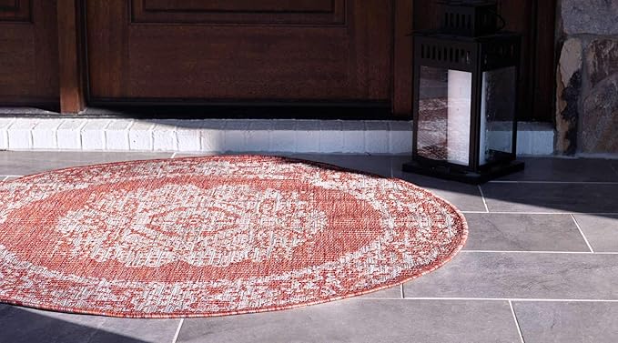 Unique Loom Outdoor Traditional Collection Area Rug - Timeworn (4' 1" Round, Rust Red/ Gray)