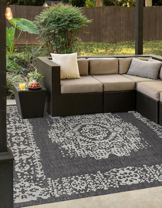 Unique Loom Outdoor Traditional Collection Area Rug - Timeworn (5' 3" Square Charcoal Gray/Gray)
