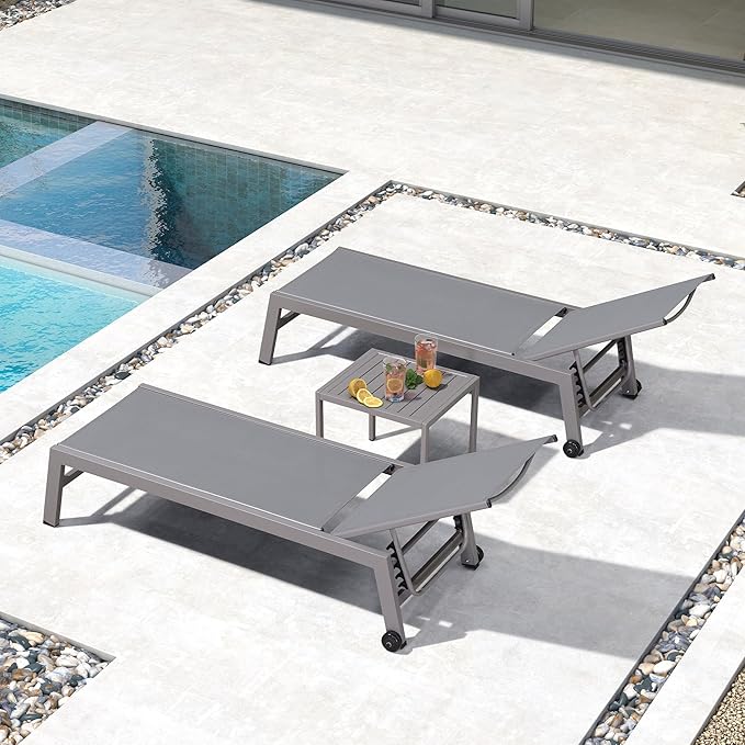 PURPLE LEAF Outdoor Lounge Chair Set for 2 Aluminum Patio Chaise Lounger with Easy-to-Move Wheels and Adjustable Backrest Pool Reclining Lounge Chairs for Beach Yard Poolside Table Included, Grey