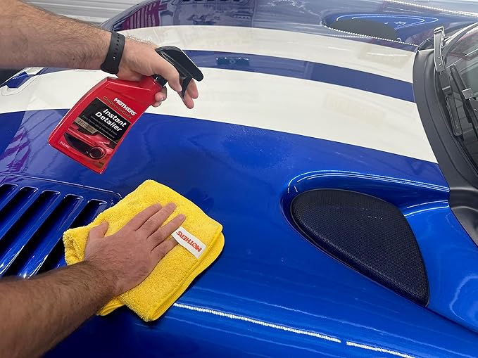 Mothers California Gold Instant Detailer, 1 gal. – Removes Smudges, Dust & Fingerprints, Boosts Gloss & Slickness, Lubrication for Clay Bars, Quick Touch-ups & Maintenance Between Washes (08202)