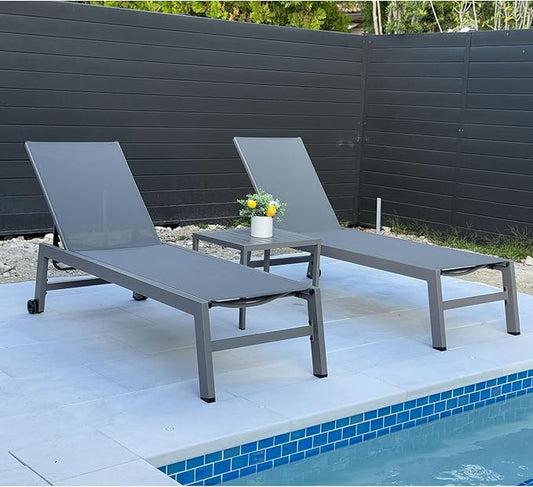 PURPLE LEAF Outdoor Lounge Chair Set for 2 Aluminum Patio Chaise Lounger with Easy-to-Move Wheels and Adjustable Backrest Pool Reclining Lounge Chairs for Beach Yard Poolside Table Included, Grey