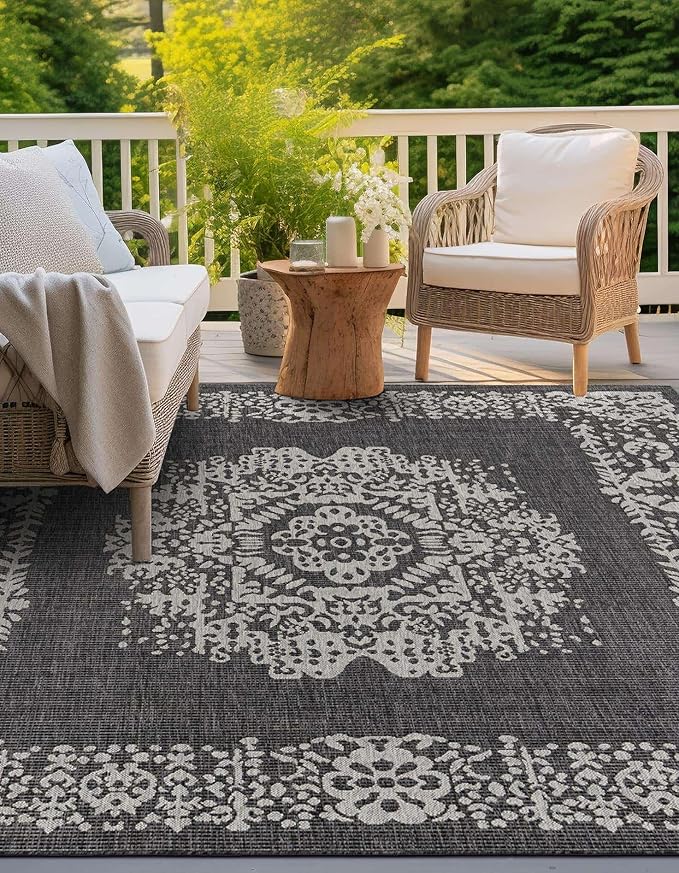 Unique Loom Outdoor Traditional Collection Area Rug - Timeworn (7' 10" Square Charcoal Gray/Gray)
