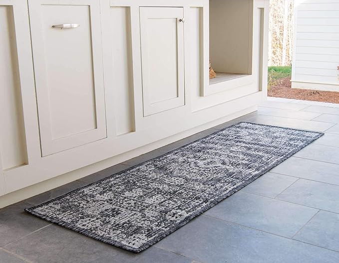 Unique Loom Outdoor Traditional Collection Area Rug - Timeworn (2' 2" x 6' 1" Runner, Charcoal Gray/ Gray)