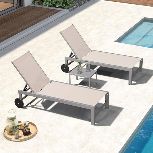 PURPLE LEAF Outdoor Lounge Chair Set for 2 Patio Chaise Lounger with Aluminum Frame and Easy-to-Move Wheels All-Weather Pool Lounge Chairs for Outside Garden Yard Poolside Table Included, Khaki