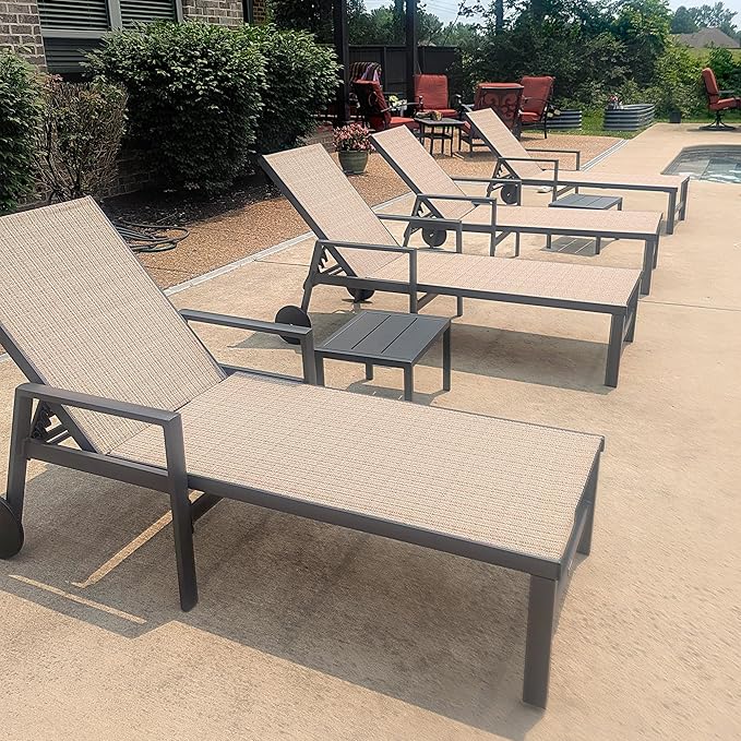 PURPLE LEAF 3 Pieces Outdoor Chaise Lounge Aluminum Patio Lounge Chair with Wheels and Armrests Recliner Chair for Pool Backyard (2 Camel Lounges W/Side Table)