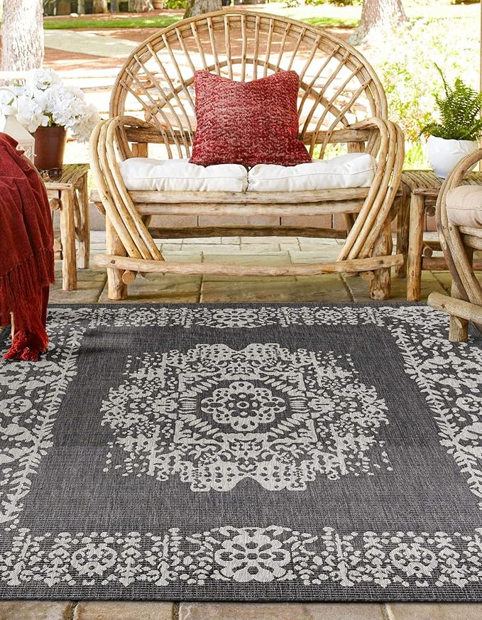 Unique Loom Outdoor Traditional Collection Area Rug - Timeworn (7' 10" Square Charcoal Gray/Gray)