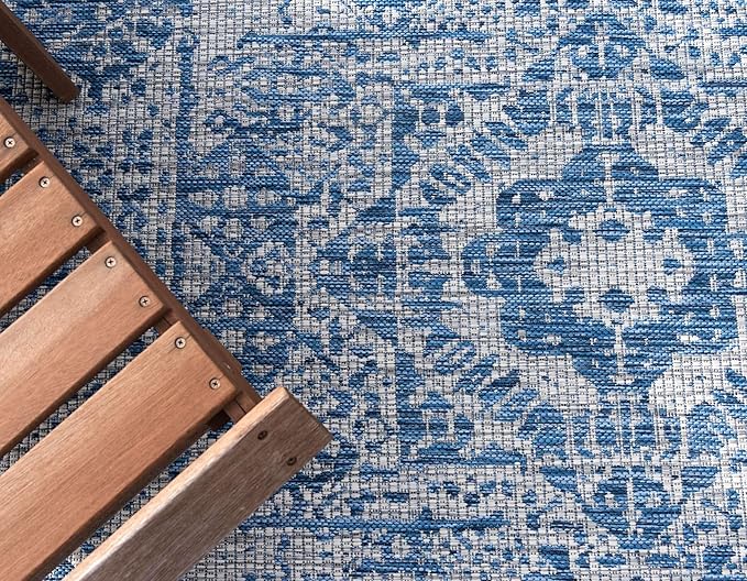Unique Loom Outdoor Traditional Collection Area Rug - Timeworn (4' 1" x 6' 1" Rectangle, Blue/ Gray)
