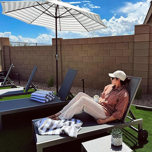 PURPLE LEAF Patio Lounge Chair Set for 2 Outdoor Chaise Lounge with Adjustable Backrest and Easy-to-Move Wheels Aluminum Reclining Lounge Chair for Outside Yard Pool Side Table Included, Charcoal Grey