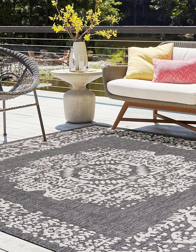 Unique Loom Outdoor Traditional Collection Area Rug - Timeworn (7' 10" Square Charcoal Gray/Gray)